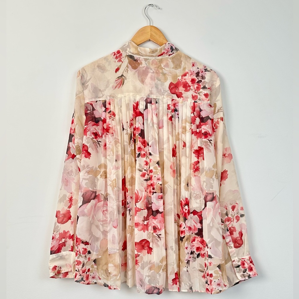 Chaps Pink & Cream Floral Button Up Blouse with Pleated Back - Picture 5 of 6